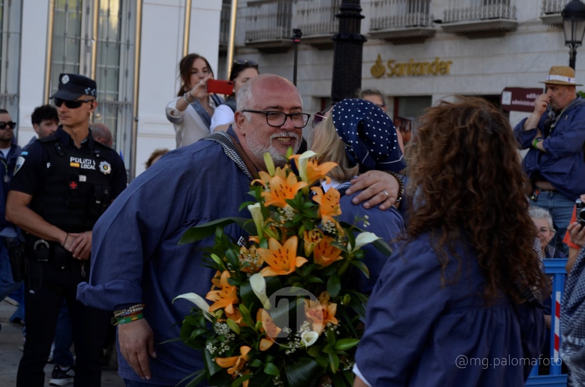 Lucía Moreno y Paloma Morales retratan la emoción de la llegada de la Virgen de las Viñas a Tomelloso
