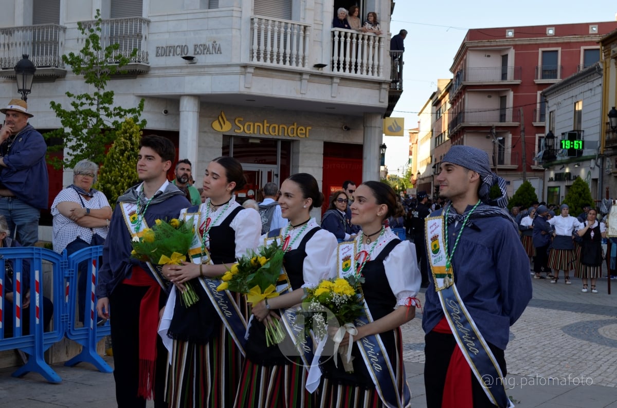 Lucía Moreno y Paloma Morales retratan la emoción de la llegada de la Virgen de las Viñas a Tomelloso