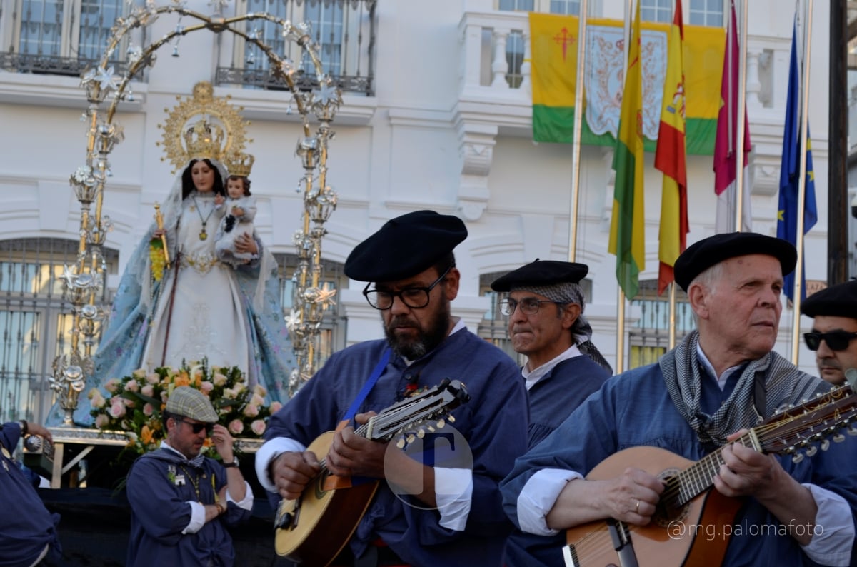 Lucía Moreno y Paloma Morales retratan la emoción de la llegada de la Virgen de las Viñas a Tomelloso