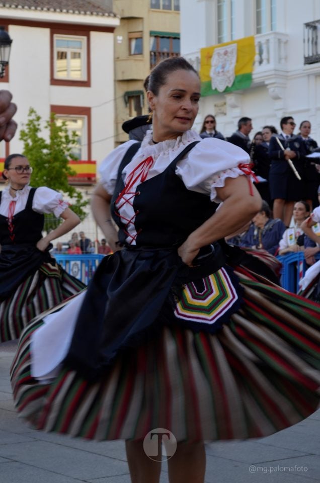 Lucía Moreno y Paloma Morales retratan la emoción de la llegada de la Virgen de las Viñas a Tomelloso