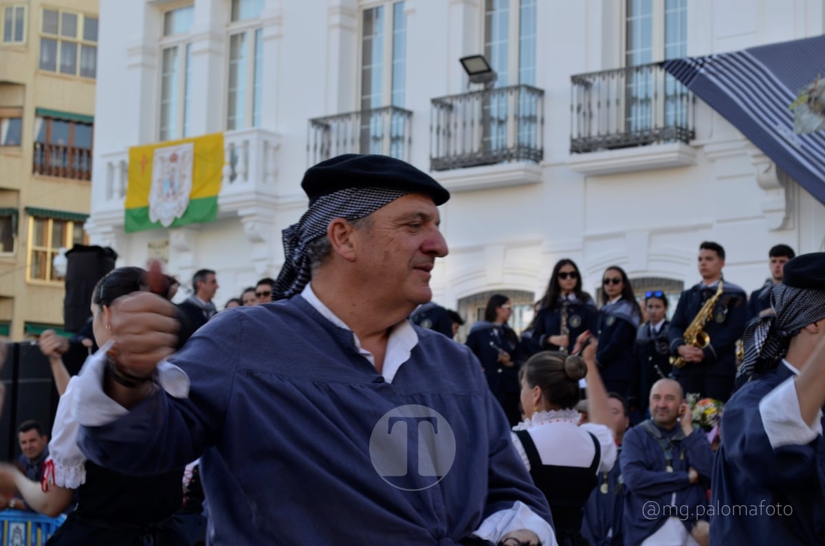 Lucía Moreno y Paloma Morales retratan la emoción de la llegada de la Virgen de las Viñas a Tomelloso