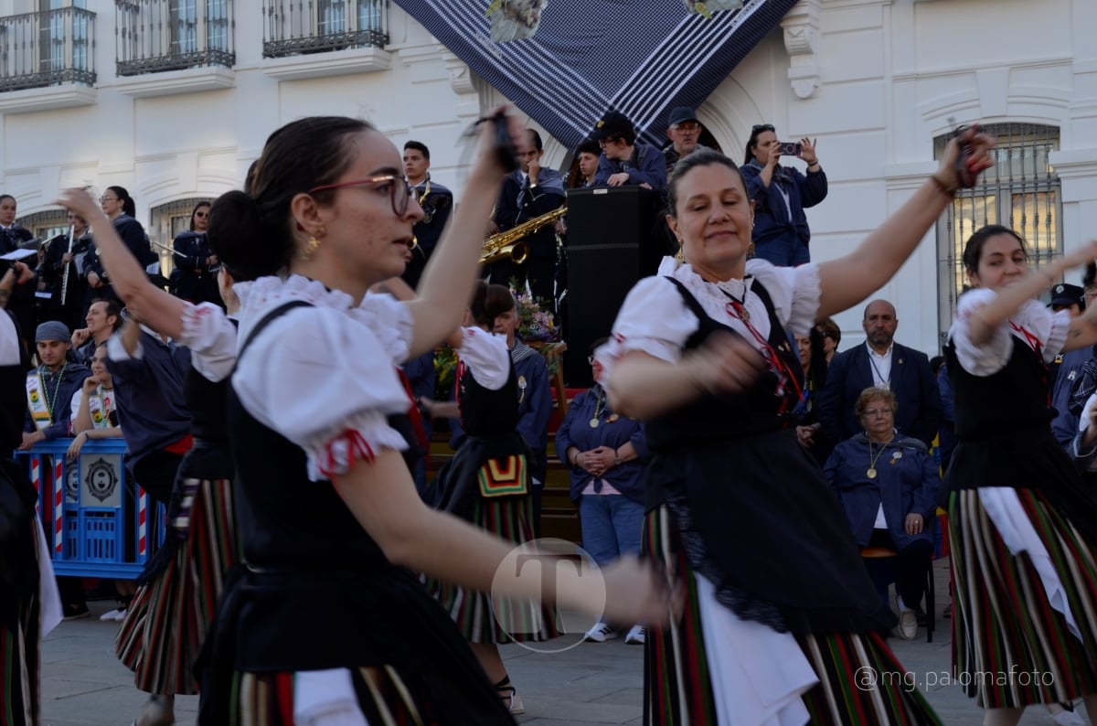 Lucía Moreno y Paloma Morales retratan la emoción de la llegada de la Virgen de las Viñas a Tomelloso