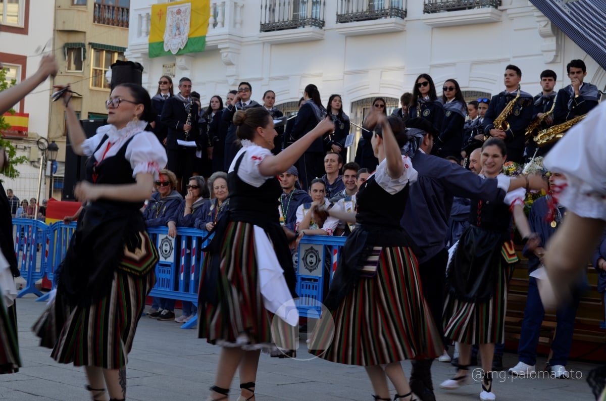 Lucía Moreno y Paloma Morales retratan la emoción de la llegada de la Virgen de las Viñas a Tomelloso