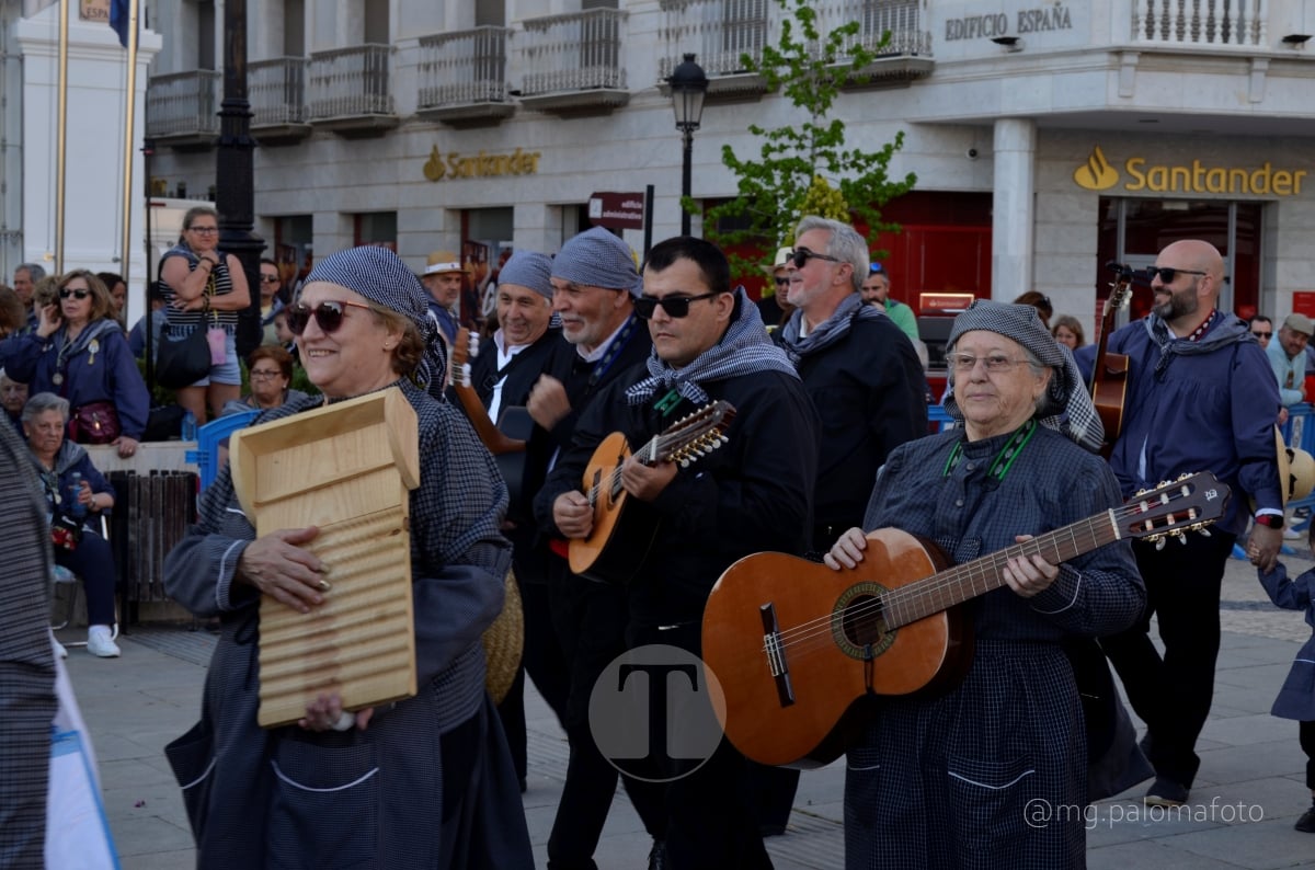 Lucía Moreno y Paloma Morales retratan la emoción de la llegada de la Virgen de las Viñas a Tomelloso