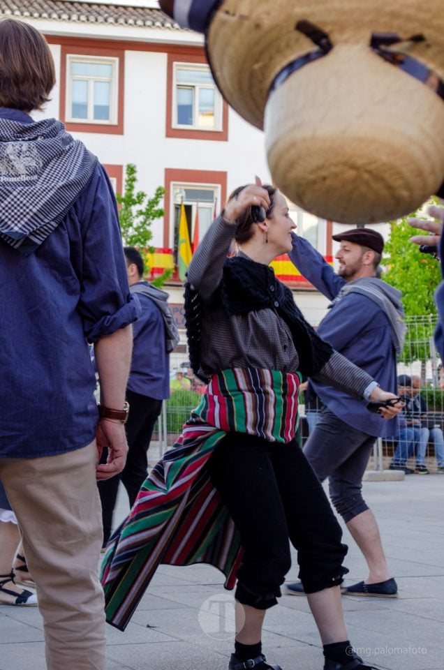 Lucía Moreno y Paloma Morales retratan la emoción de la llegada de la Virgen de las Viñas a Tomelloso