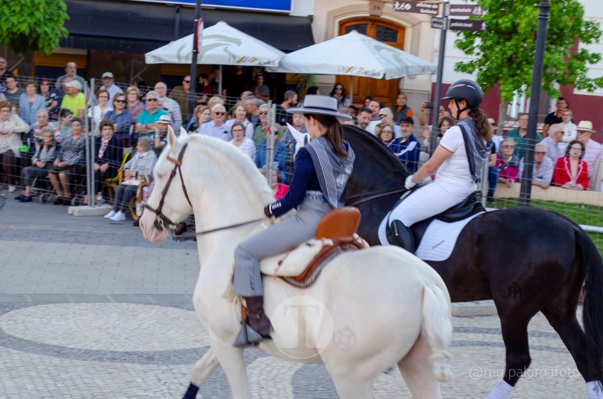 Lucía Moreno y Paloma Morales retratan la emoción de la llegada de la Virgen de las Viñas a Tomelloso