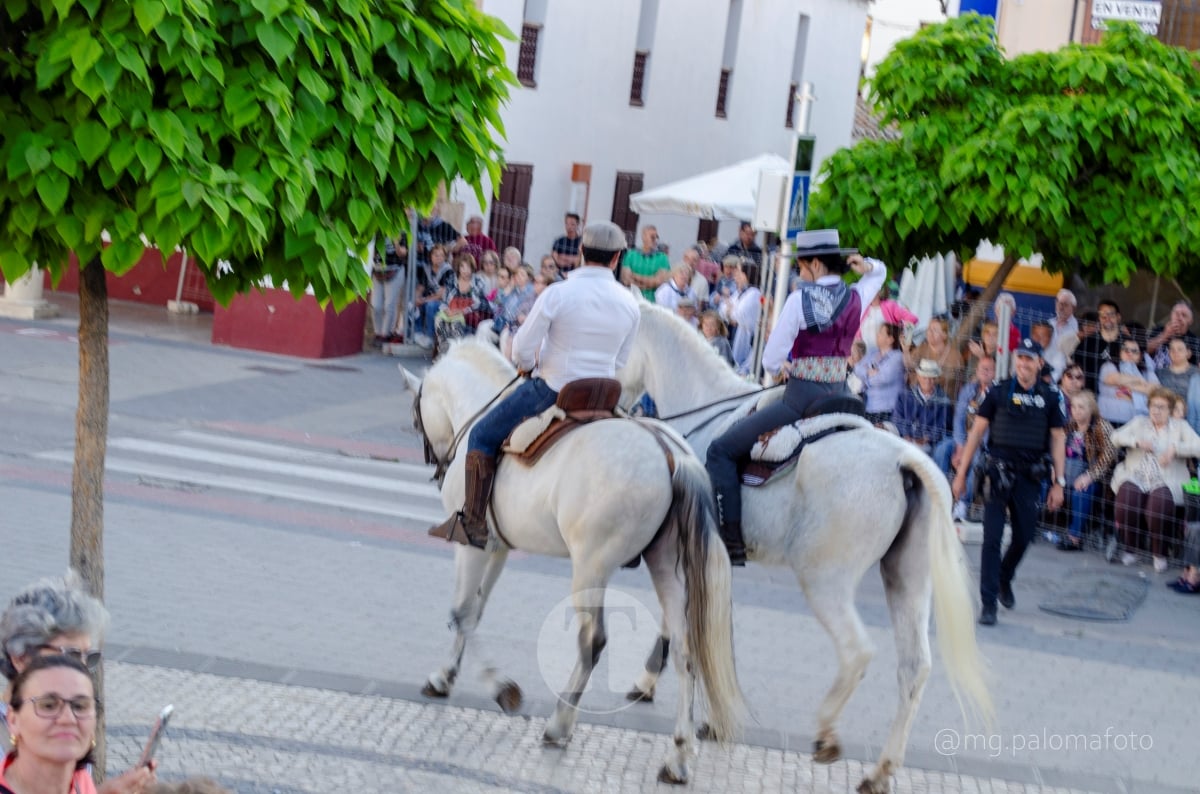 Lucía Moreno y Paloma Morales retratan la emoción de la llegada de la Virgen de las Viñas a Tomelloso