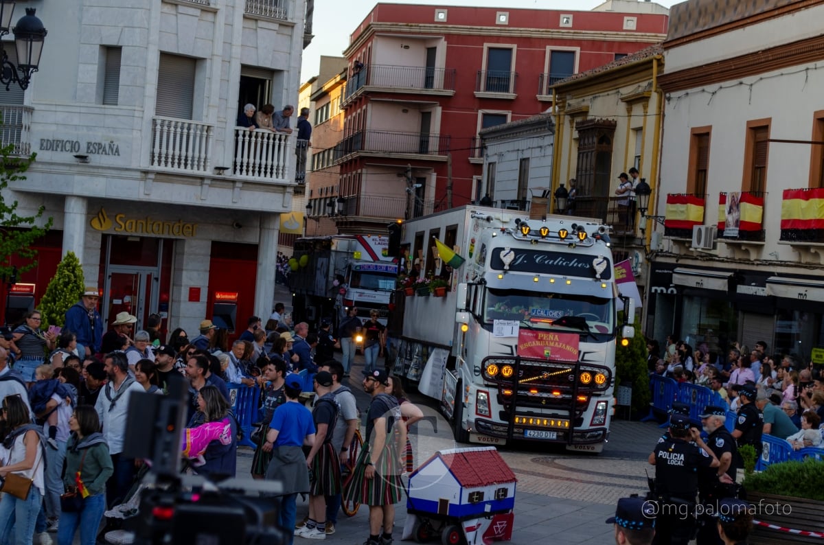 Lucía Moreno y Paloma Morales retratan la emoción de la llegada de la Virgen de las Viñas a Tomelloso