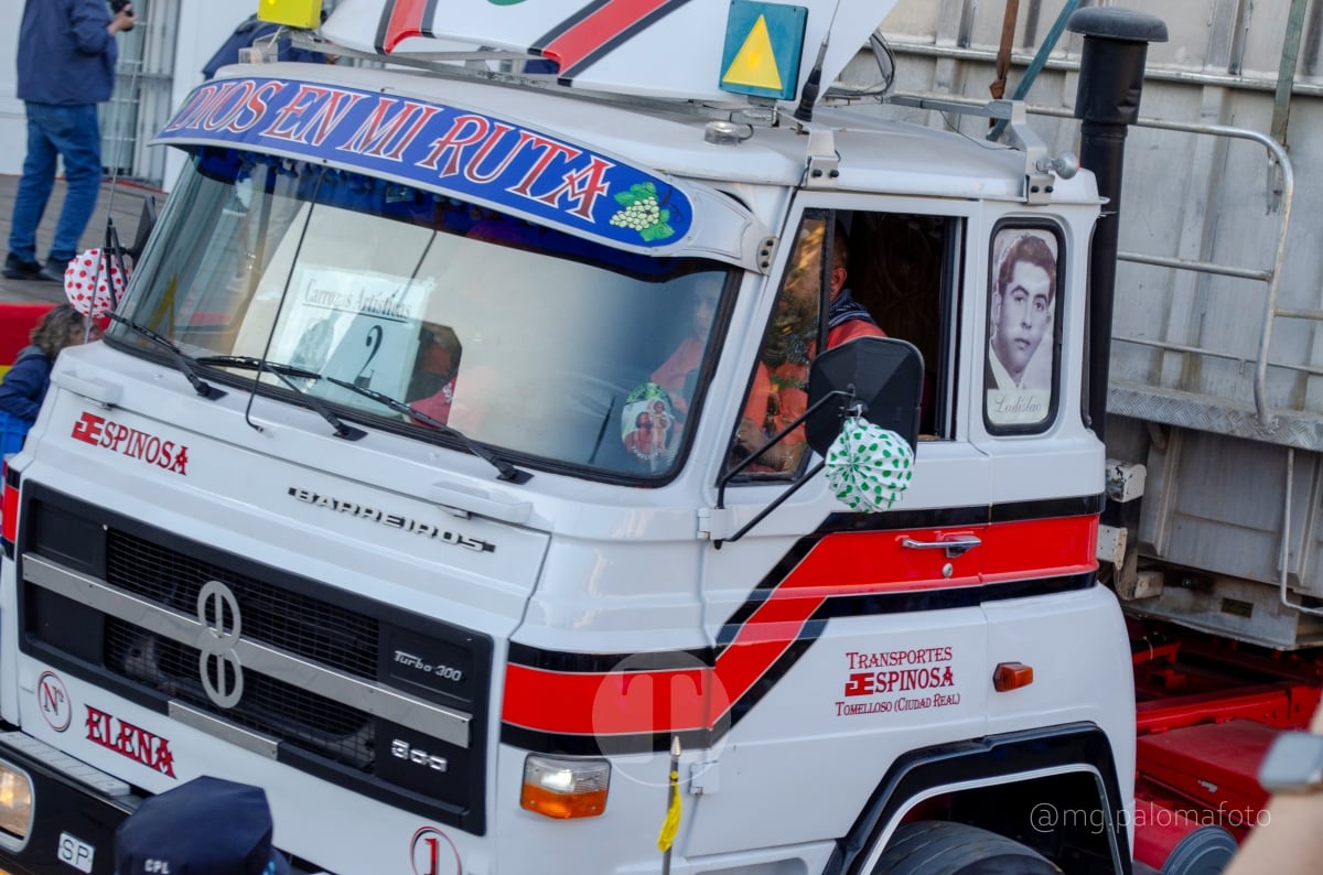 Lucía Moreno y Paloma Morales retratan la emoción de la llegada de la Virgen de las Viñas a Tomelloso