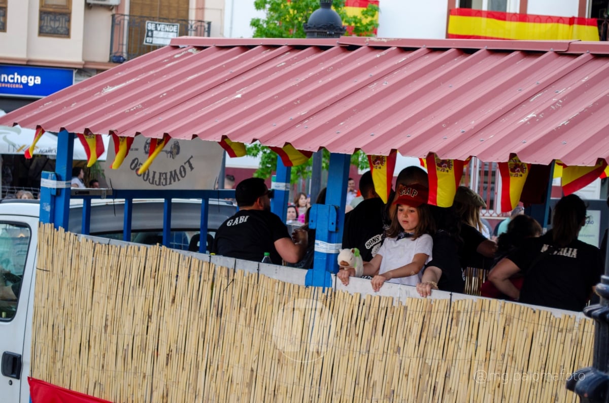 Lucía Moreno y Paloma Morales retratan la emoción de la llegada de la Virgen de las Viñas a Tomelloso