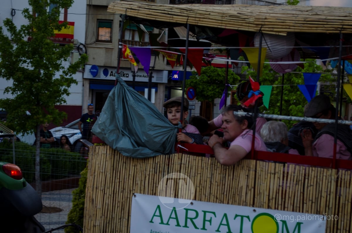 Lucía Moreno y Paloma Morales retratan la emoción de la llegada de la Virgen de las Viñas a Tomelloso