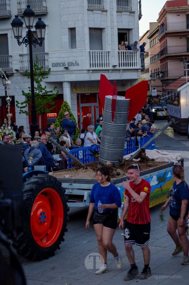 Lucía Moreno y Paloma Morales retratan la emoción de la llegada de la Virgen de las Viñas a Tomelloso
