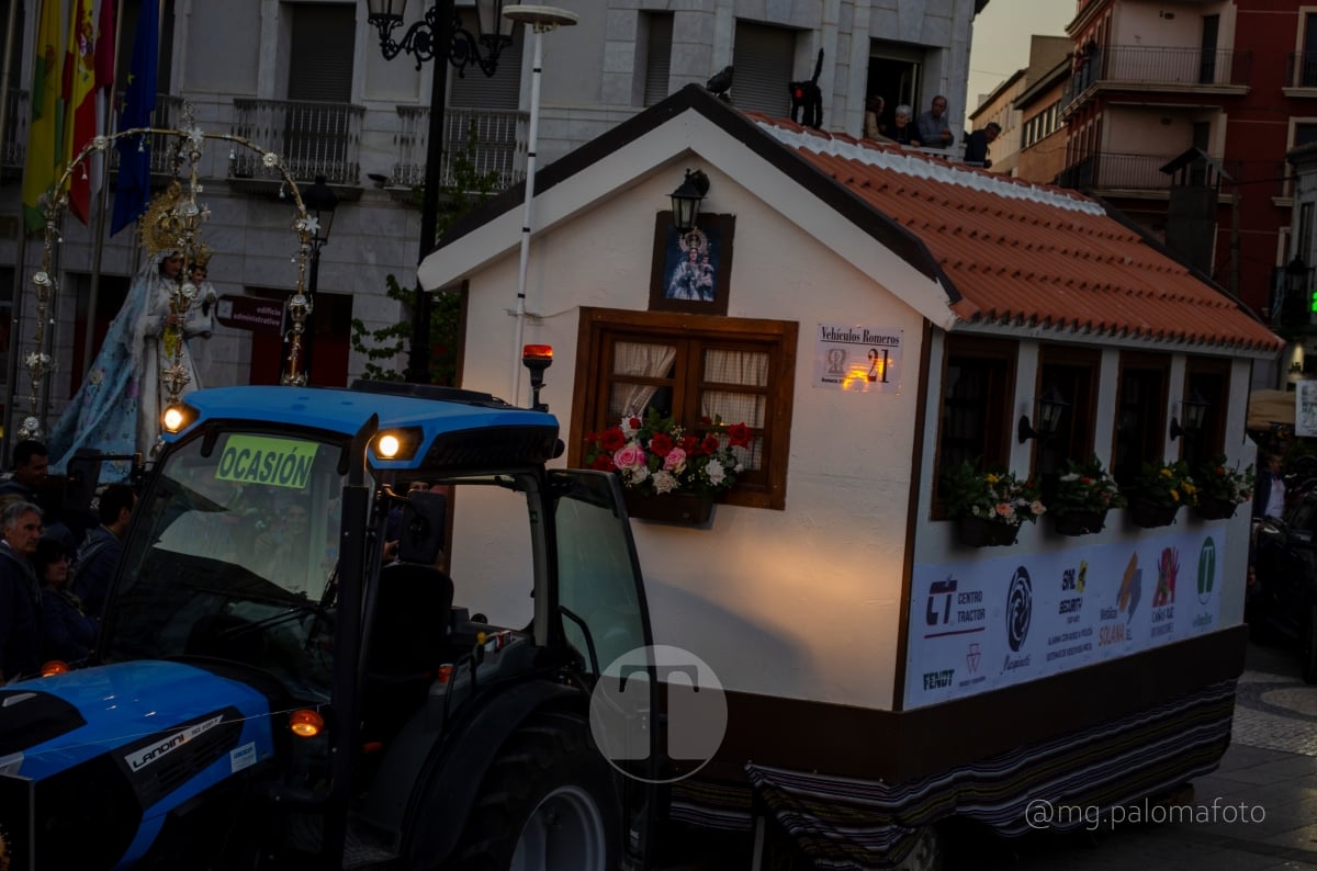 Lucía Moreno y Paloma Morales retratan la emoción de la llegada de la Virgen de las Viñas a Tomelloso