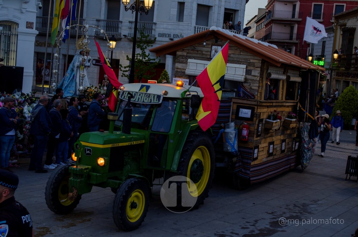 Lucía Moreno y Paloma Morales retratan la emoción de la llegada de la Virgen de las Viñas a Tomelloso