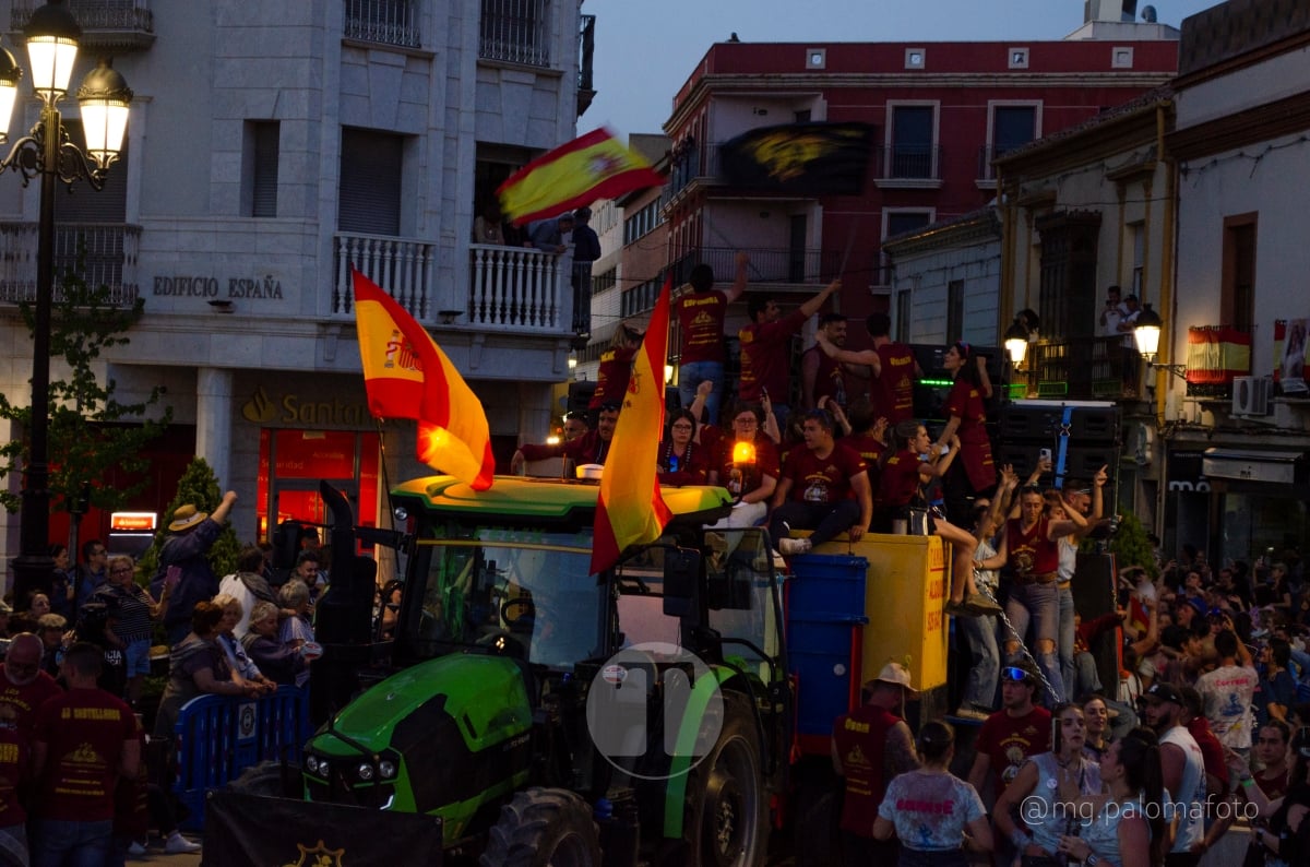 Lucía Moreno y Paloma Morales retratan la emoción de la llegada de la Virgen de las Viñas a Tomelloso