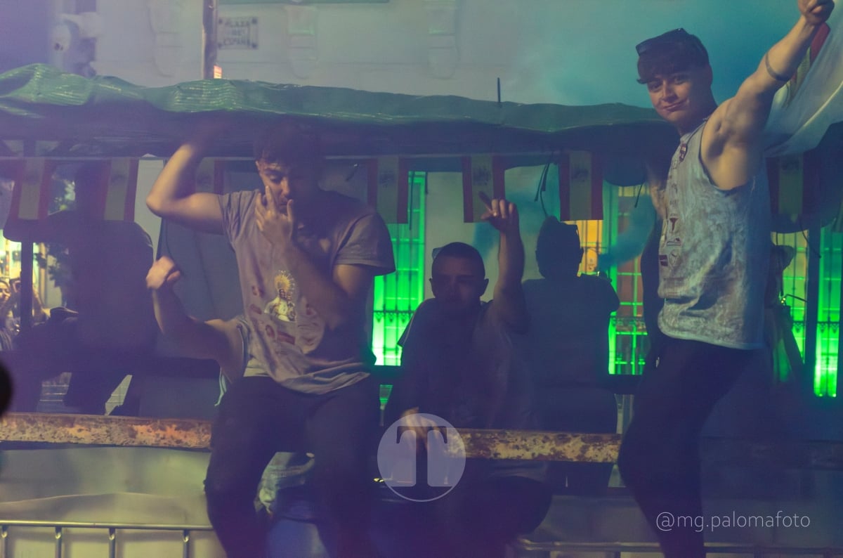 Lucía Moreno y Paloma Morales retratan la emoción de la llegada de la Virgen de las Viñas a Tomelloso