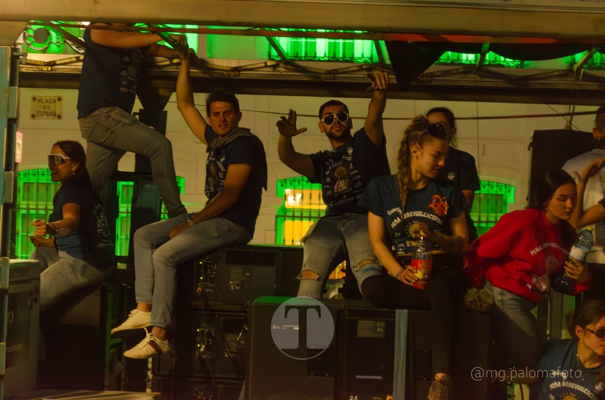 Lucía Moreno y Paloma Morales retratan la emoción de la llegada de la Virgen de las Viñas a Tomelloso