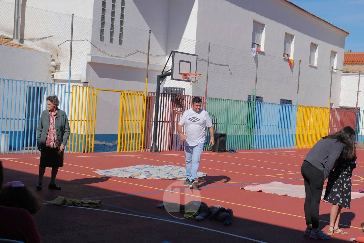 El manteo del pelele reúne a vecinos del barrio Maternidad reforzando una tradición centenaria