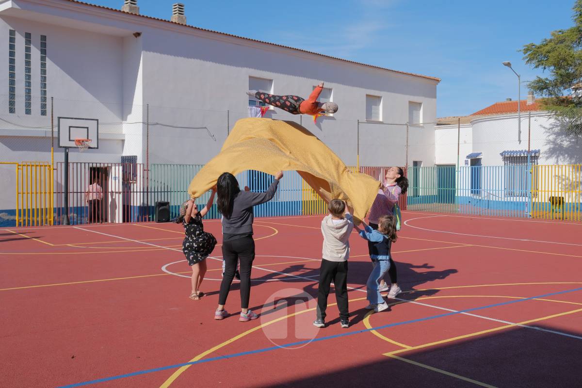 El manteo del pelele reúne a vecinos del barrio Maternidad reforzando una tradición centenaria