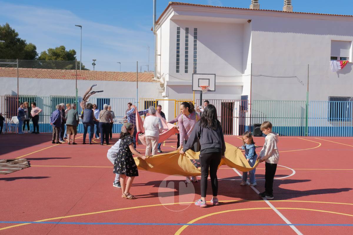 El manteo del pelele reúne a vecinos del barrio Maternidad reforzando una tradición centenaria