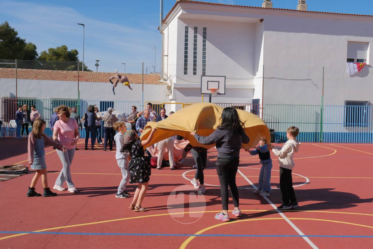 El manteo del pelele reúne a vecinos del barrio Maternidad reforzando una tradición centenaria