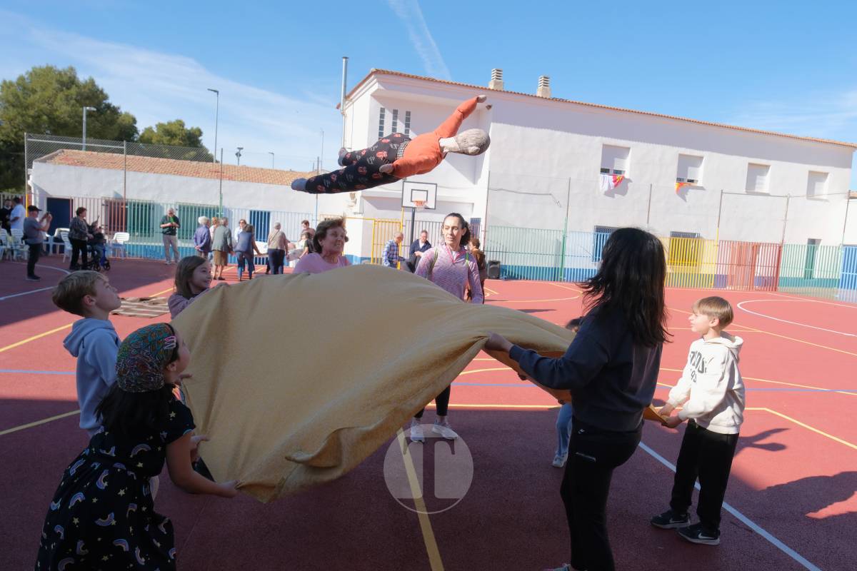 El manteo del pelele reúne a vecinos del barrio Maternidad reforzando una tradición centenaria