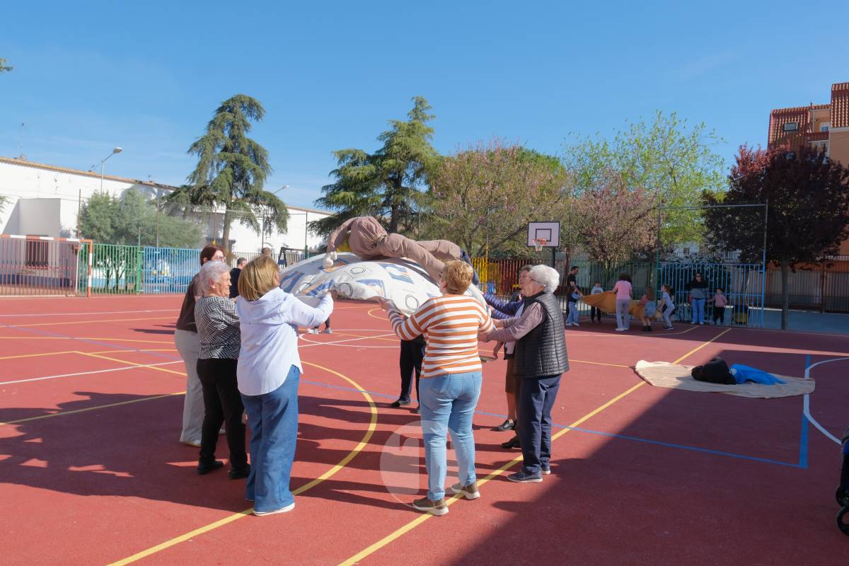 El manteo del pelele reúne a vecinos del barrio Maternidad reforzando una tradición centenaria