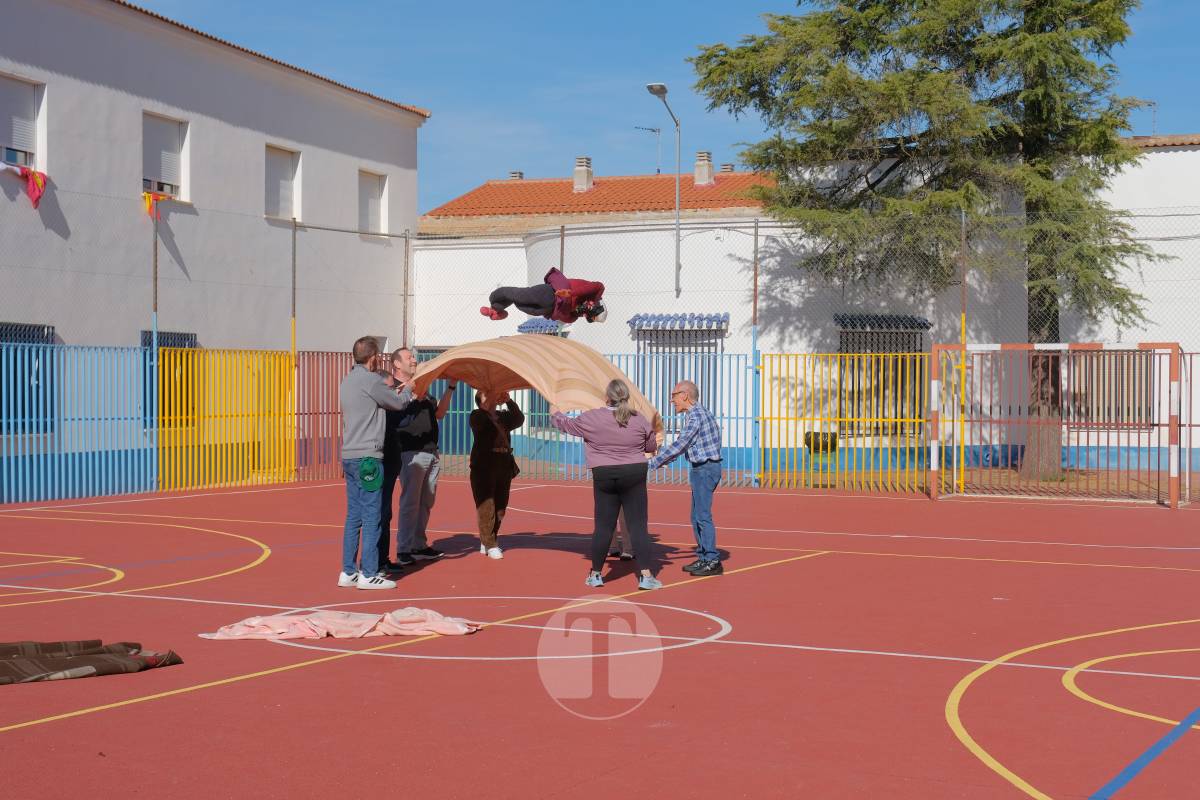 El manteo del pelele reúne a vecinos del barrio Maternidad reforzando una tradición centenaria