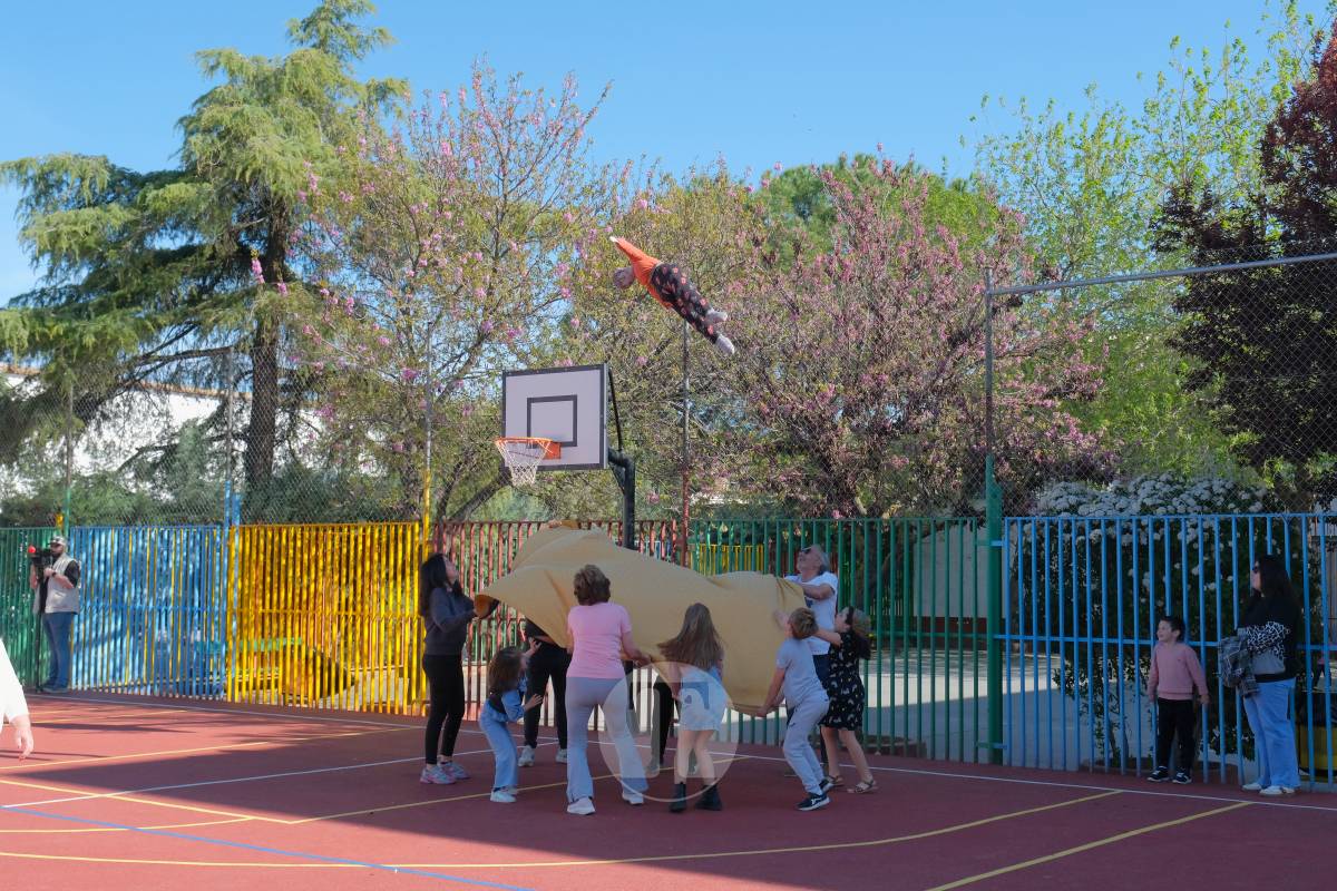 El manteo del pelele reúne a vecinos del barrio Maternidad reforzando una tradición centenaria