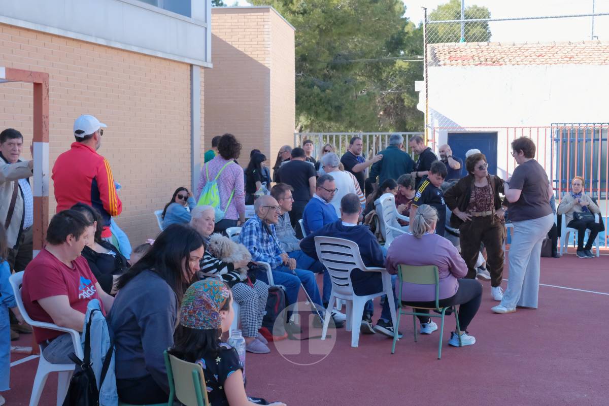 El manteo del pelele reúne a vecinos del barrio Maternidad reforzando una tradición centenaria
