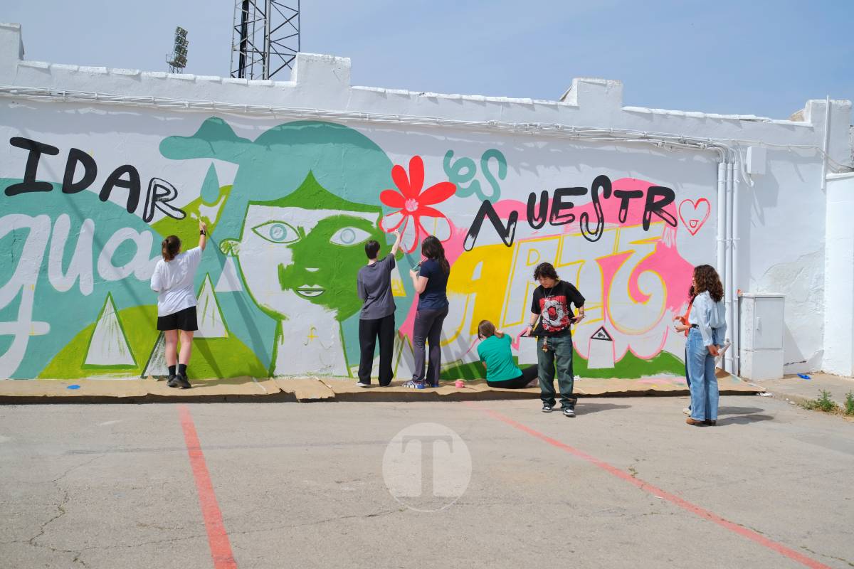 Tomelloso pinta solidaridad: alumnos de Arte crean un mural para llevar agua a comunidades de Guatemala