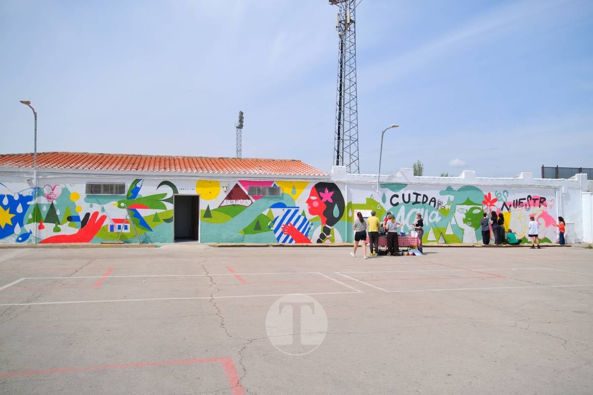 Tomelloso pinta solidaridad: alumnos de Arte crean un mural para llevar agua a comunidades de Guatemala