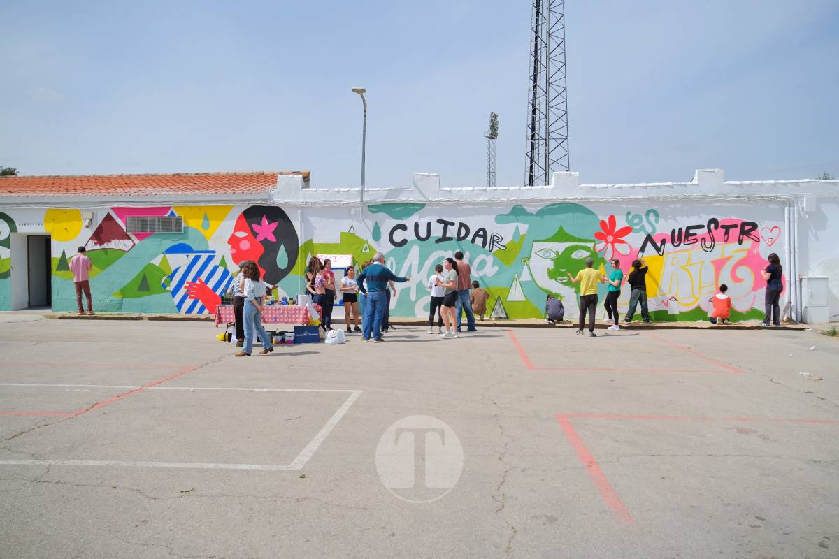Tomelloso pinta solidaridad: alumnos de Arte crean un mural para llevar agua a comunidades de Guatemala