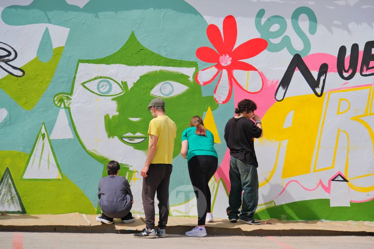 Tomelloso pinta solidaridad: alumnos de Arte crean un mural para llevar agua a comunidades de Guatemala