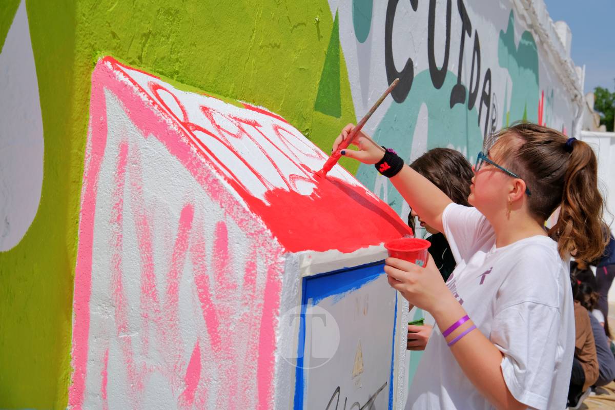 Tomelloso pinta solidaridad: alumnos de Arte crean un mural para llevar agua a comunidades de Guatemala