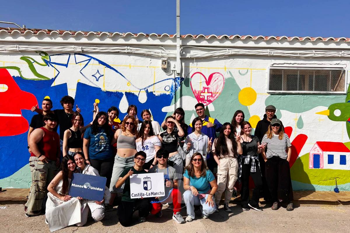 Tomelloso pinta solidaridad: alumnos de Arte crean un mural para llevar agua a comunidades de Guatemala