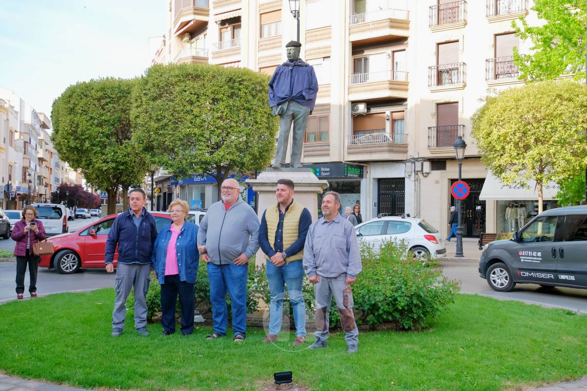 El Obrero y el toro de Osborne ya lucen el pañuelo: arranca la Romería de Tomelloso 2026