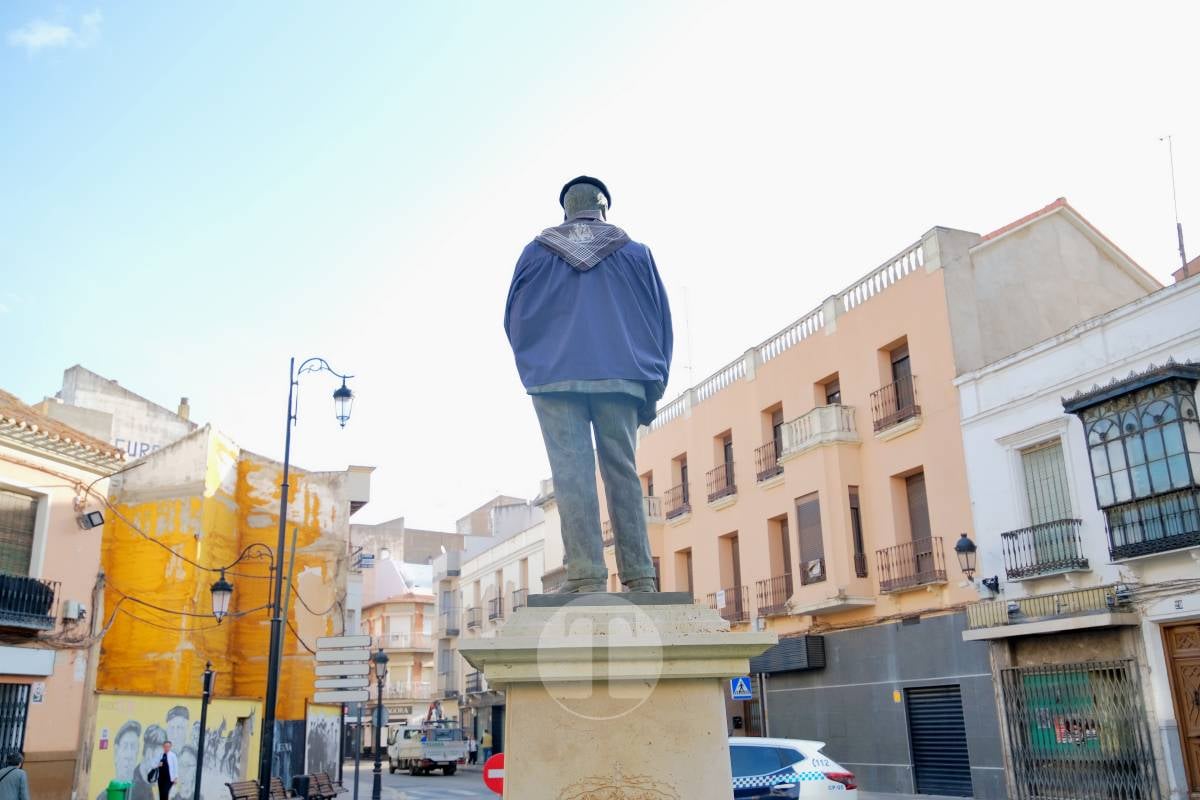 El Obrero y el toro de Osborne ya lucen el pañuelo: arranca la Romería de Tomelloso 2026