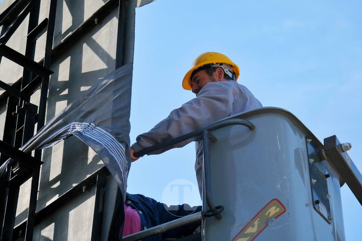 El Obrero y el toro de Osborne ya lucen el pañuelo: arranca la Romería de Tomelloso 2026