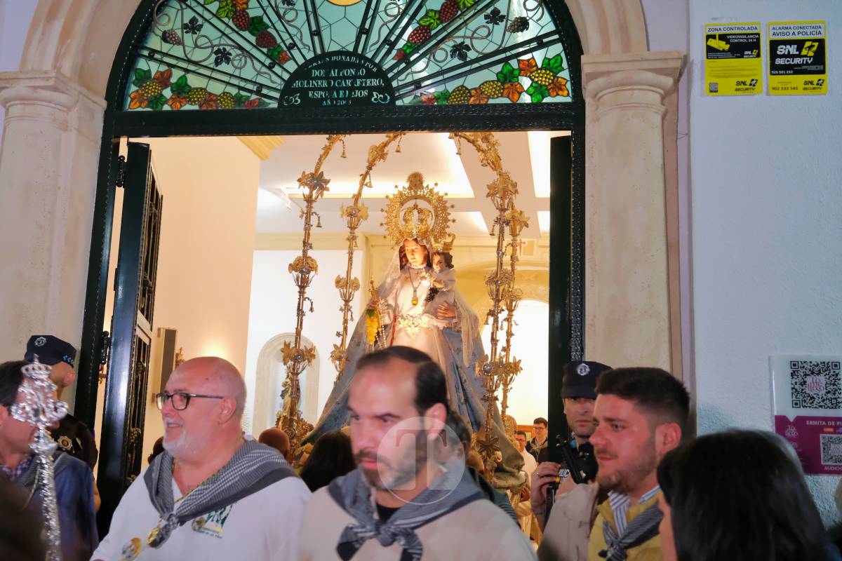 Miles de antorchas iluminan Pinilla en la noche más emocionante de la Romería de Tomelloso