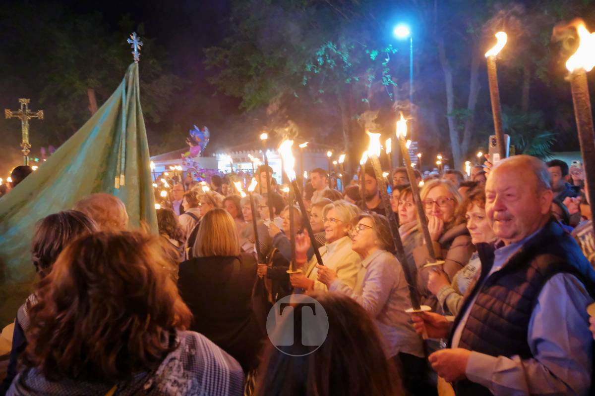 Miles de antorchas iluminan Pinilla en la noche más emocionante de la Romería de Tomelloso