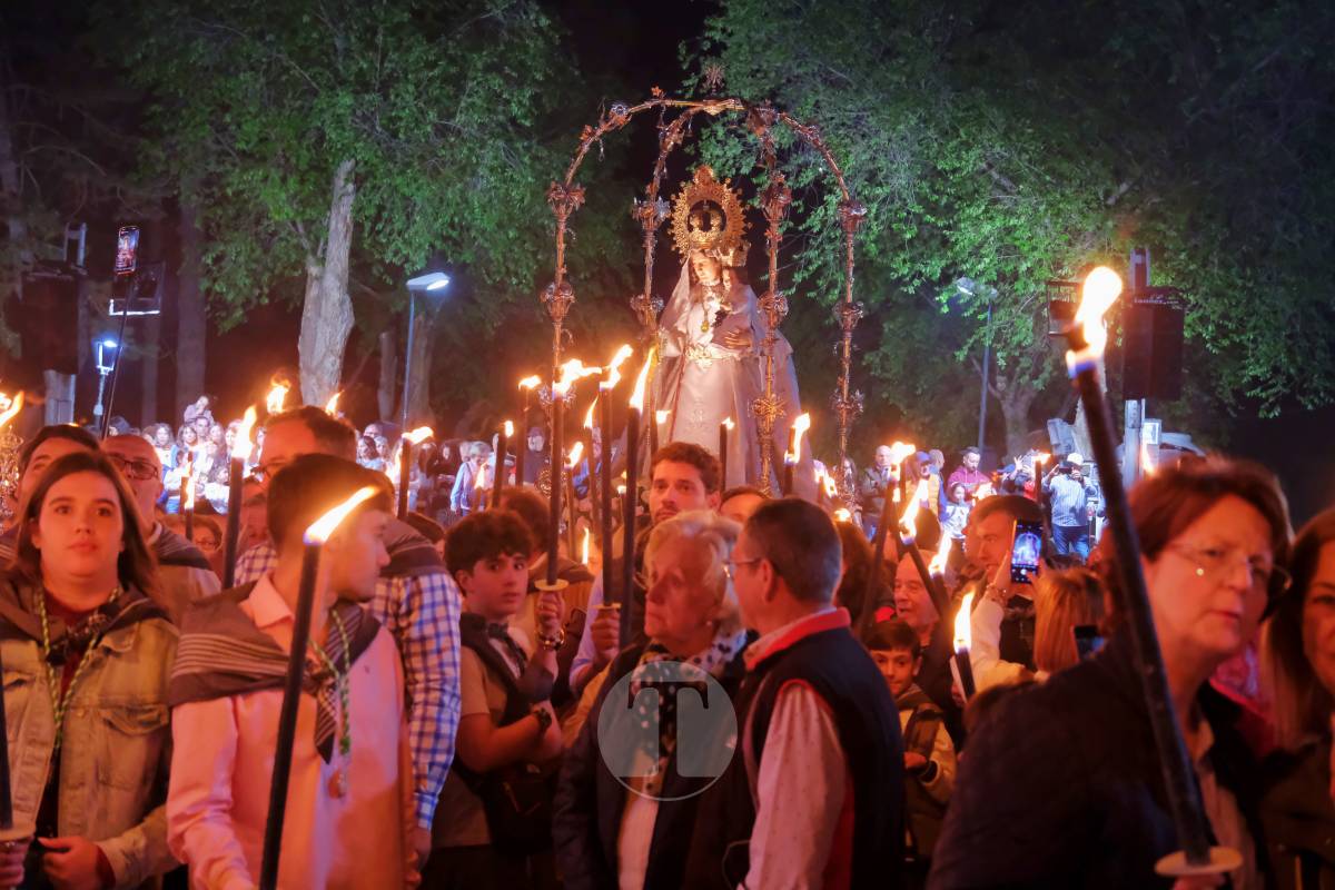 Miles de antorchas iluminan Pinilla en la noche más emocionante de la Romería de Tomelloso