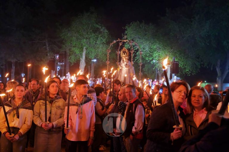 Miles de antorchas iluminan Pinilla en la noche más emocionante de la Romería de Tomelloso