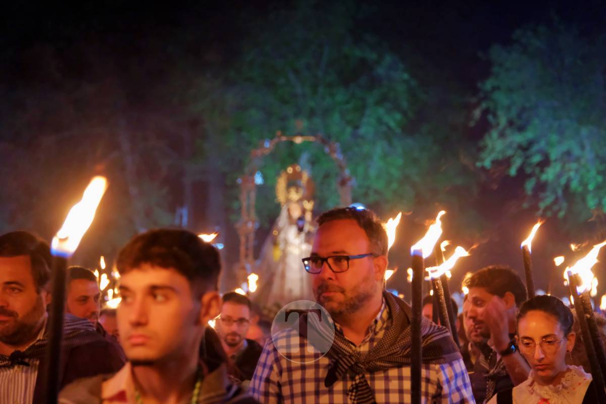 Miles de antorchas iluminan Pinilla en la noche más emocionante de la Romería de Tomelloso