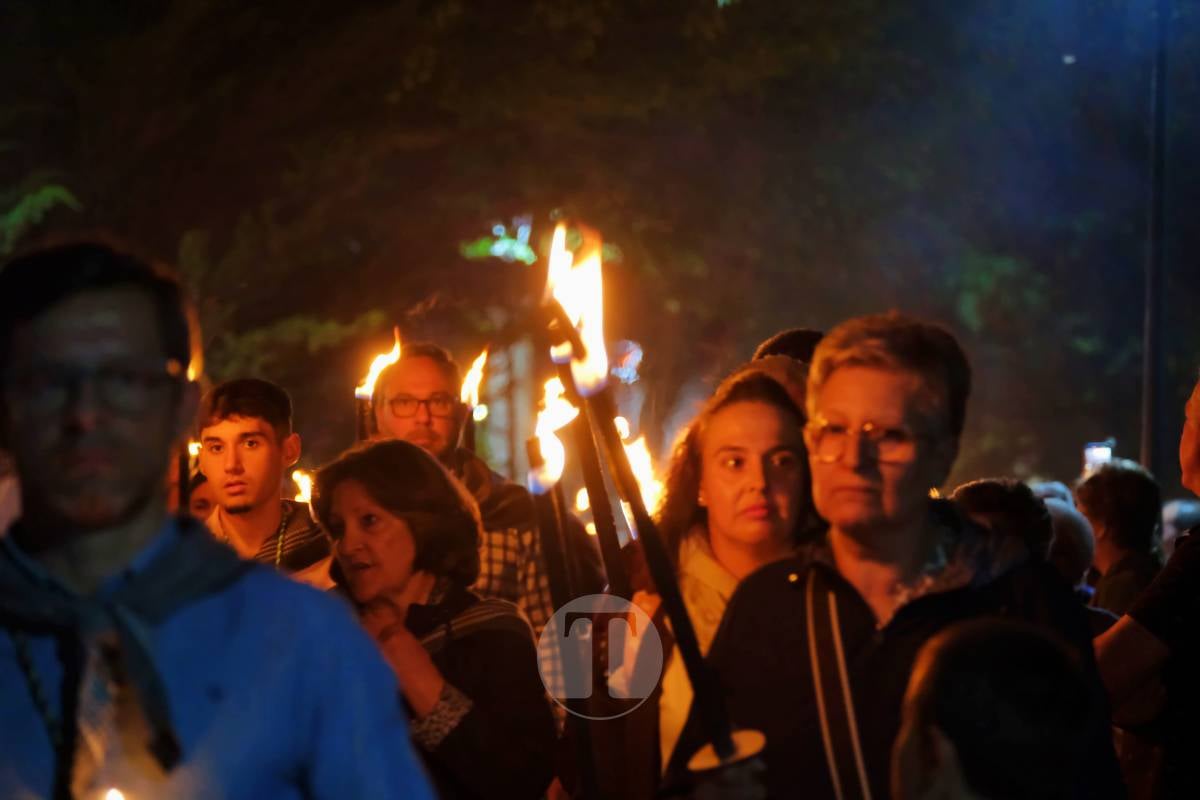 Miles de antorchas iluminan Pinilla en la noche más emocionante de la Romería de Tomelloso