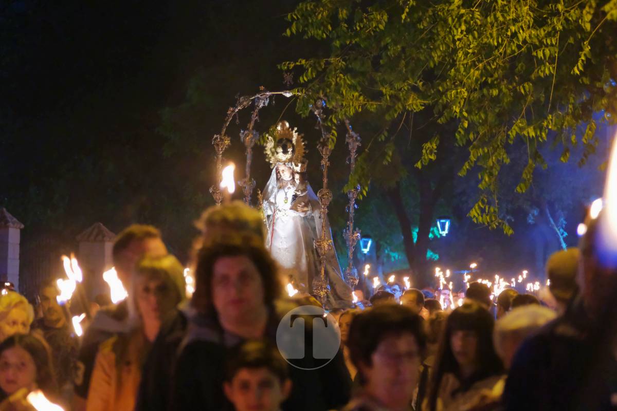 Miles de antorchas iluminan Pinilla en la noche más emocionante de la Romería de Tomelloso