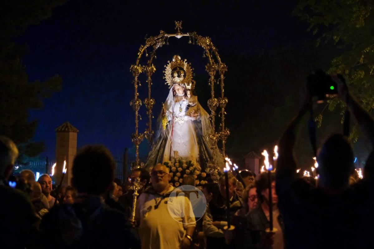 Miles de antorchas iluminan Pinilla en la noche más emocionante de la Romería de Tomelloso