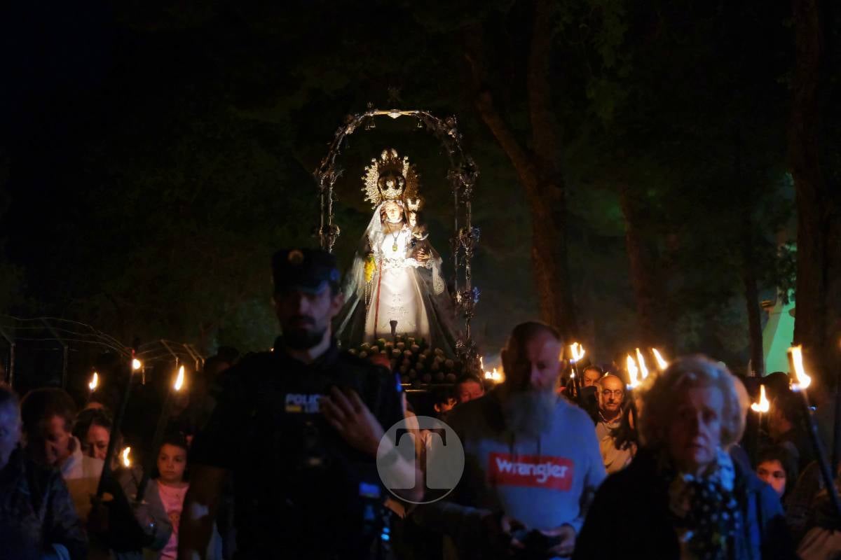 Miles de antorchas iluminan Pinilla en la noche más emocionante de la Romería de Tomelloso