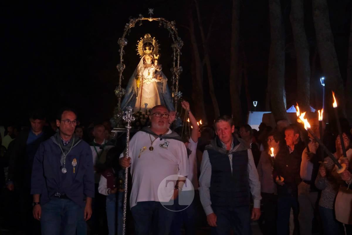 Miles de antorchas iluminan Pinilla en la noche más emocionante de la Romería de Tomelloso