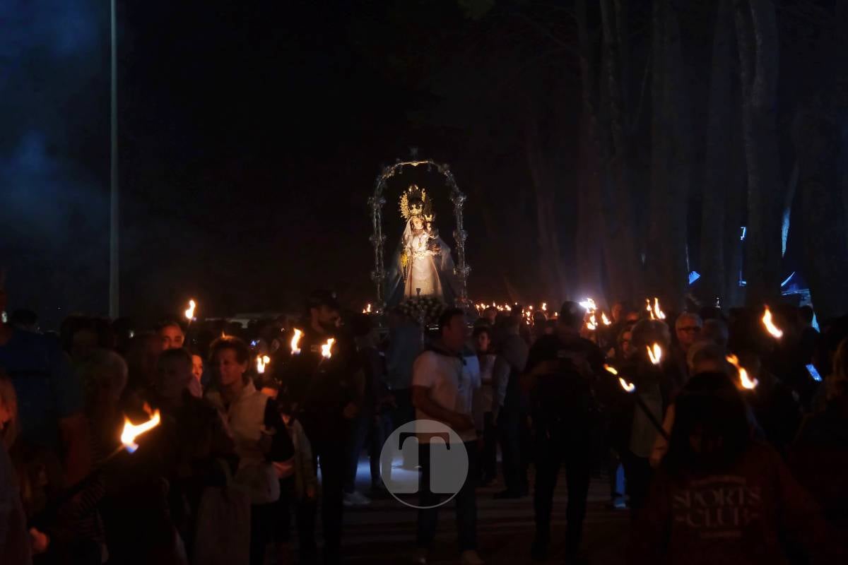 Miles de antorchas iluminan Pinilla en la noche más emocionante de la Romería de Tomelloso